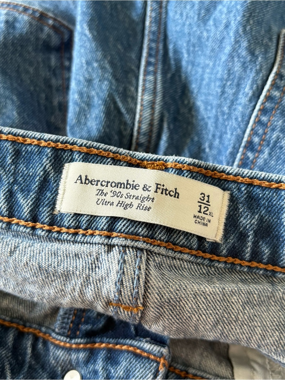 Abercrombie & Fitch Women's Straight Leg Jeans in Medium Blue - Picture 5 of 6